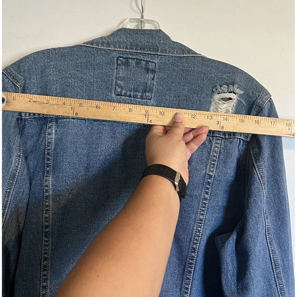 FOREVER 21‎ WOMENS DENIM JACKET SIZE L DISTRESSED DESTROYED BLUE OVERSIZED JEAN